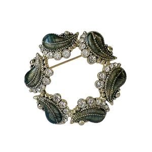 1970s Monet Gold Plate Green Enamel & Rhinestone Leaf Wreath Circular Pin Brooch
